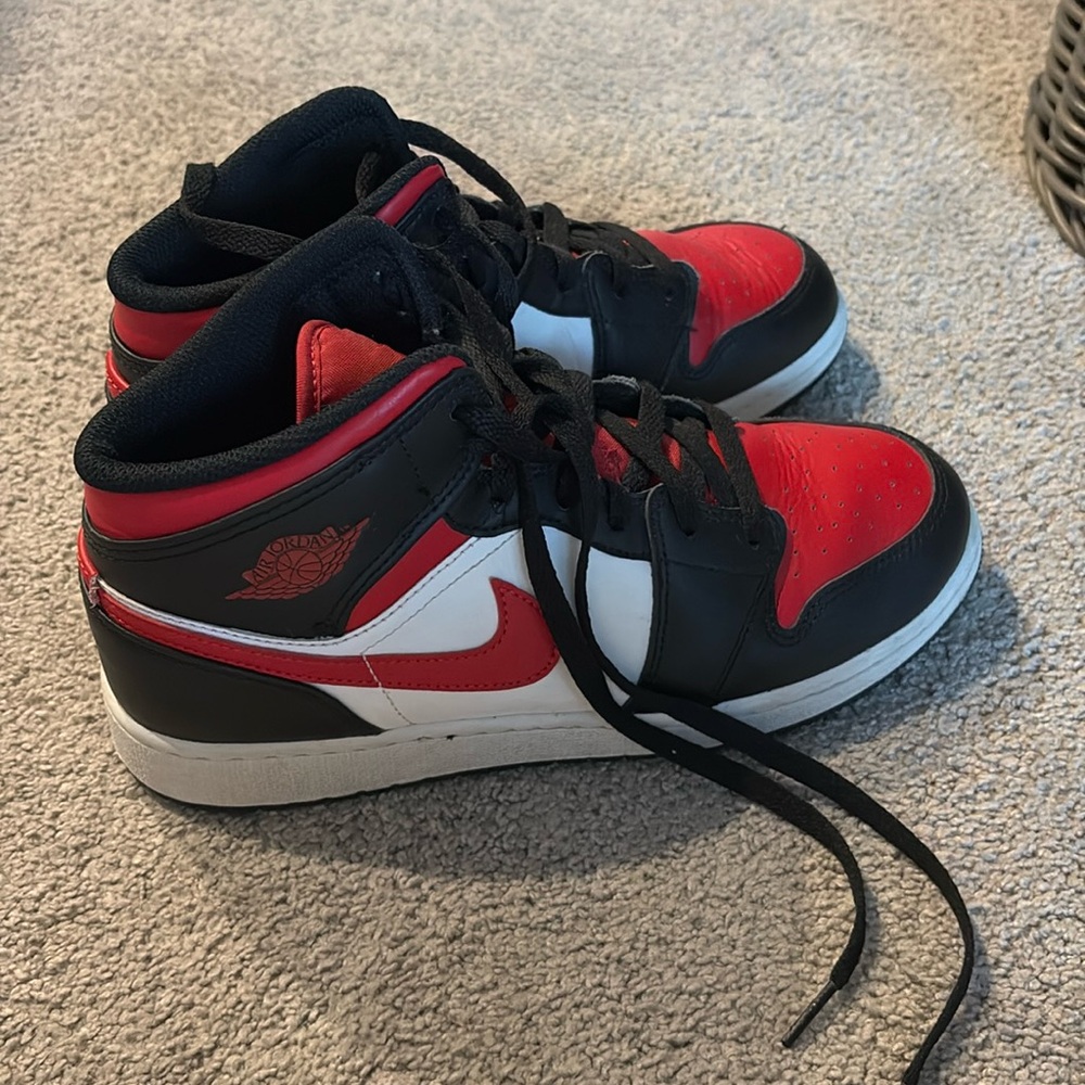 Jordan 1 mid